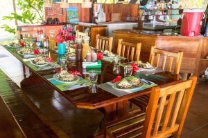 A restaurant or other place to eat at Saladero Ecolodge