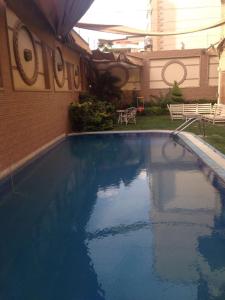 Swimmingpoolen hos eller tæt på Al Manar Villa Families Only