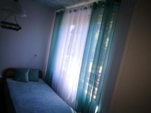 Łóżko lub łóżka w pokoju w obiekcie Dom nad Wigrami