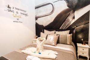 Khu vực ghế ngồi tại Backstage Boutique Music Themed Townhouse