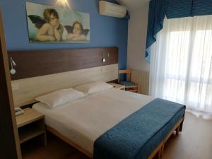 Postel nebo postele na pokoji v ubytování Hotel Lory My Wellness SPA