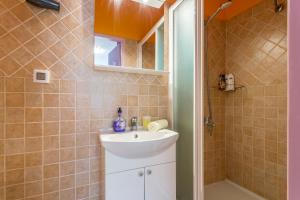 Photo de la galerie de l'établissement Divna Apartments and Rooms, à Račišće 111 autres photos