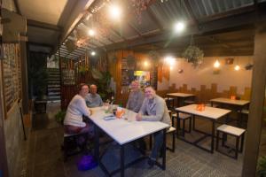 入住Dong Paloh Hostel的客人