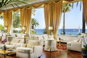 Кът за сядане в Royal Hotel Sanremo