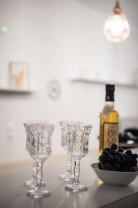 a group of wine glasses and a bowl of grapes on a counter at Akroyiali Resort in Vasiliki