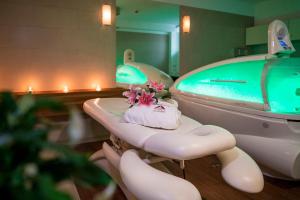 Peldbaseins naktsmītnē Hotel Stok vai tās tuvumā