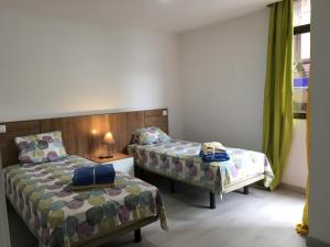 En eller flere senge i et værelse på Vista Mar Playa de las Canteras