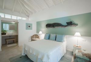 Tempat tidur dalam kamar di Mahona Boutique Hotel