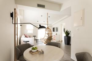Posteľ alebo postele v izbe v ubytovaní Anemolia Parga Suites