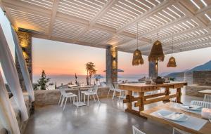 Εστιατόριο ή άλλο μέρος για φαγητό στο BASSA MAINA Villas & Suites