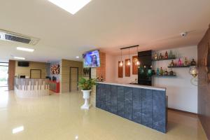 TV a/nebo společenská místnost v ubytování Wish Hotel Ubon