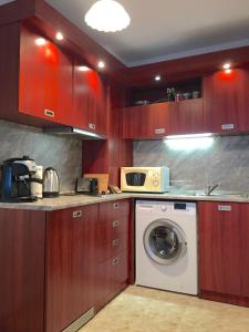 a kitchen with a washing machine and a microwave at El MATE apartment Sea Garden and Beach Varna in Varna City