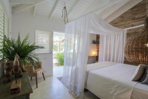Tempat tidur dalam kamar di Mahona Boutique Hotel