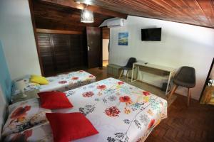 a bedroom with two beds and a desk in it at Casa70 in Setúbal