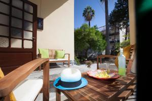 Φαγητό σε αυτό το διαμέρισμα ή κάπου εκεί κοντά