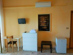 TV a/nebo společenská místnost v ubytování B&B Il Parco Dei Pini