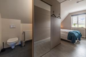 Koupelna v ubytování Holt Inn