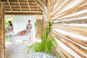Tamu yang menginap di Mahona Boutique Hotel