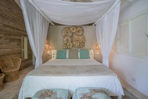Tempat tidur dalam kamar di Mahona Boutique Hotel