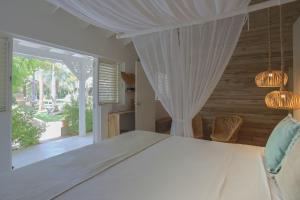 Tempat tidur dalam kamar di Mahona Boutique Hotel