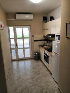Kuchyň nebo kuchyňský kout v ubytování Apartments Miramaris
