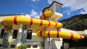 Foto dalla galleria di Mountainview Lodge - Chalet im Zillertal direkt am 5 Sterne Campingplatz Aufenfeld mit Hallenbad und Sauna a Aschau