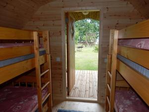 a room with two bunk beds in a log cabin at Kalda Camping Valma in Valma