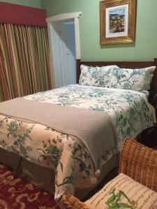 A bed or beds in a room at Exley House B&B