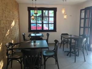 Ein Restaurant oder anderes Speiselokal in der Unterkunft Guest Accommodation Zone 