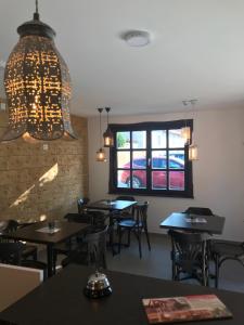 Ein Restaurant oder anderes Speiselokal in der Unterkunft Guest Accommodation Zone 