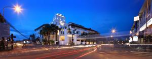 a city street at night with traffic lights and buildings at Park Hyatt Siem Reap in Siem Reap