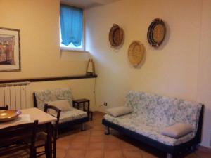 A seating area at Agriturismo Casa degli Archi