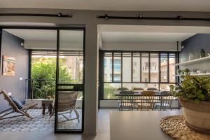 Istumisnurk majutusasutuses Yohanan HaSandlar +2 fotot