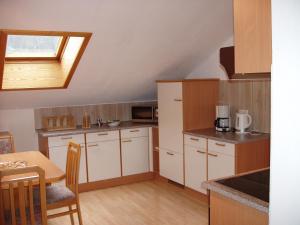 A kitchen or kitchenette at Haus Sonnleite