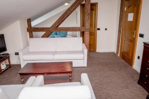 Postel nebo postele na pokoji v ubytování Hotel Astoria + 37 fotografií