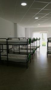 A bed or beds in a room at Albergue O Trisquel