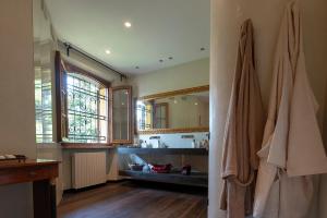 a bathroom with a sink and a mirror at Villa Brama in Legnago