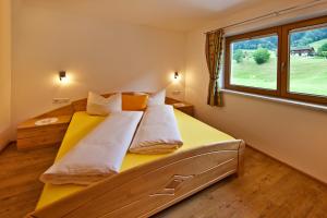 A bed or beds in a room at Apartment Oberbichl