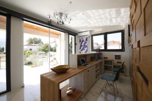 Gallery image of Albatros Suites in Nea Vrasna