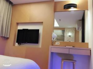 TV a/nebo společenská místnost v ubytování Honey Prince
