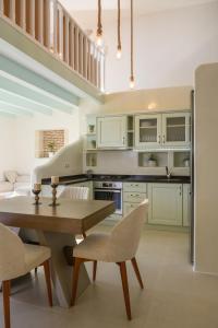 A kitchen or kitchenette at Villa Salla