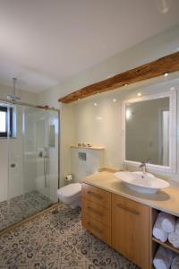 A bathroom at Villa Salla