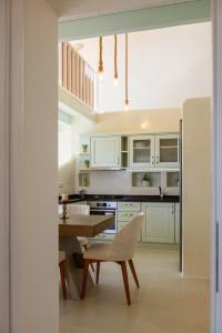 A kitchen or kitchenette at Villa Salla