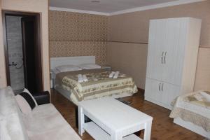 Letto o letti in una camera di Hotel Rabath