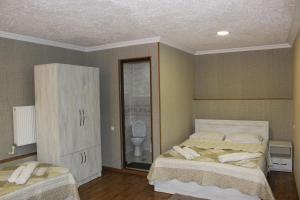 Ένα ή περισσότερα κρεβάτια σε δωμάτιο στο Hotel Rabath