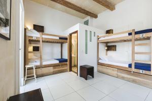 Letto o letti in una camera di Two Pillows Boutique Hostel