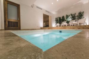 Piscina di Two Pillows Boutique Hostel o nelle vicinanze