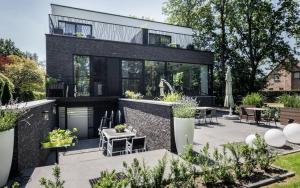 a modern house with a black facade at MAIO B&B en Dinner in Zonhoven