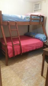 Krevet ili kreveti na kat u jedinici u objektu Casa Amueblada en Salinas