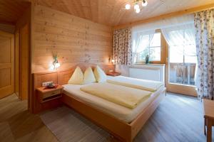 Una cama o camas en una habitación de Gasthof Pension Lohfeyer